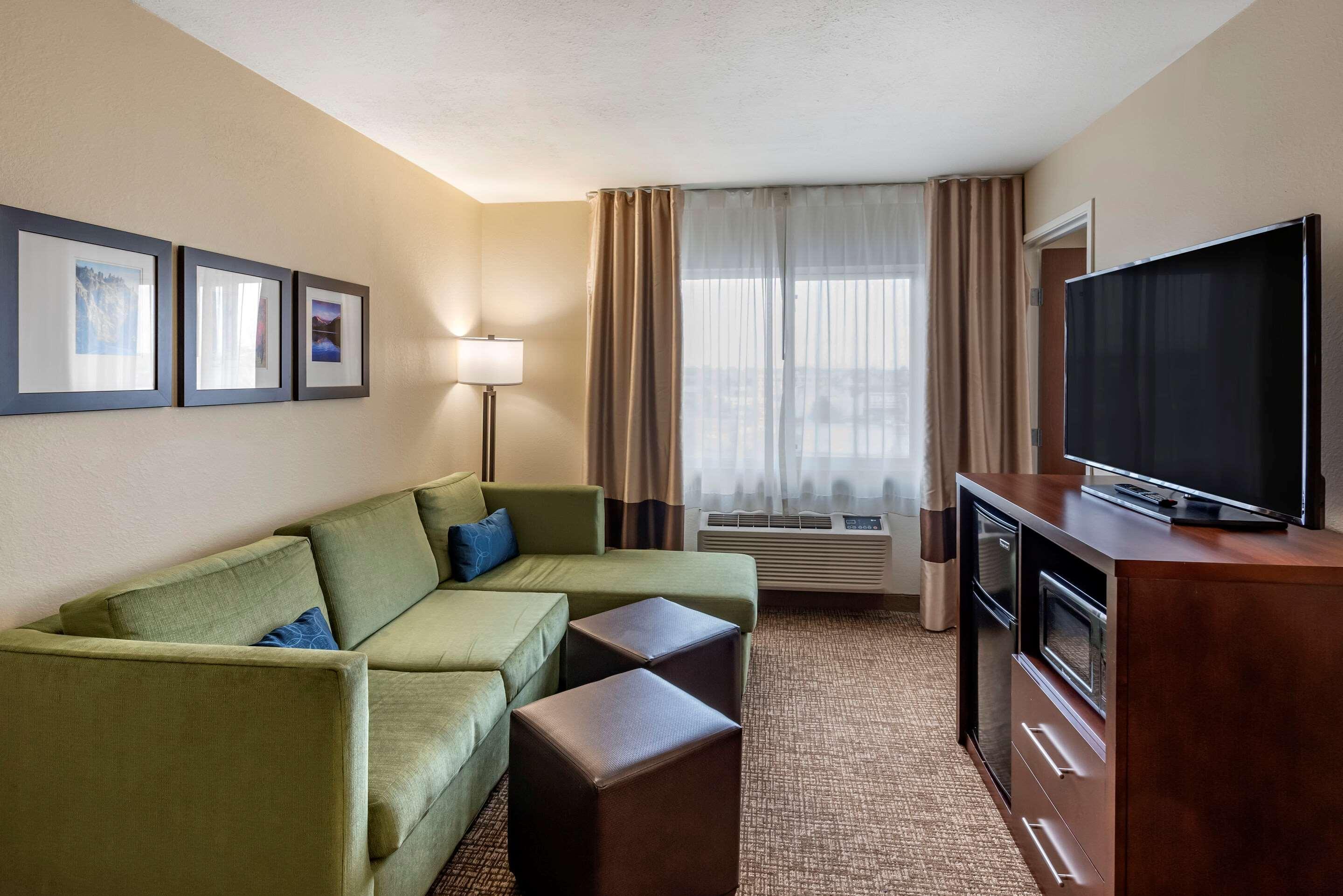 Comfort Inn & Suites プエブロ エクステリア 写真
