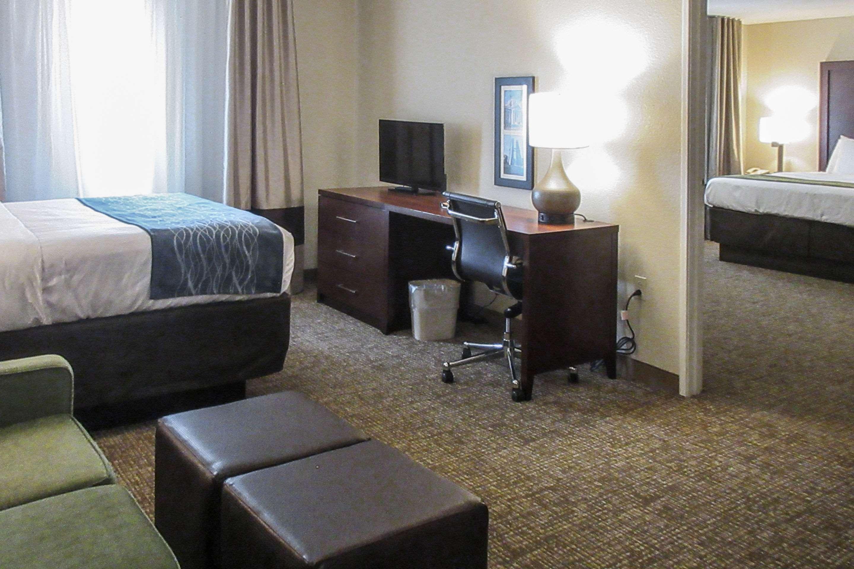 Comfort Inn & Suites プエブロ エクステリア 写真