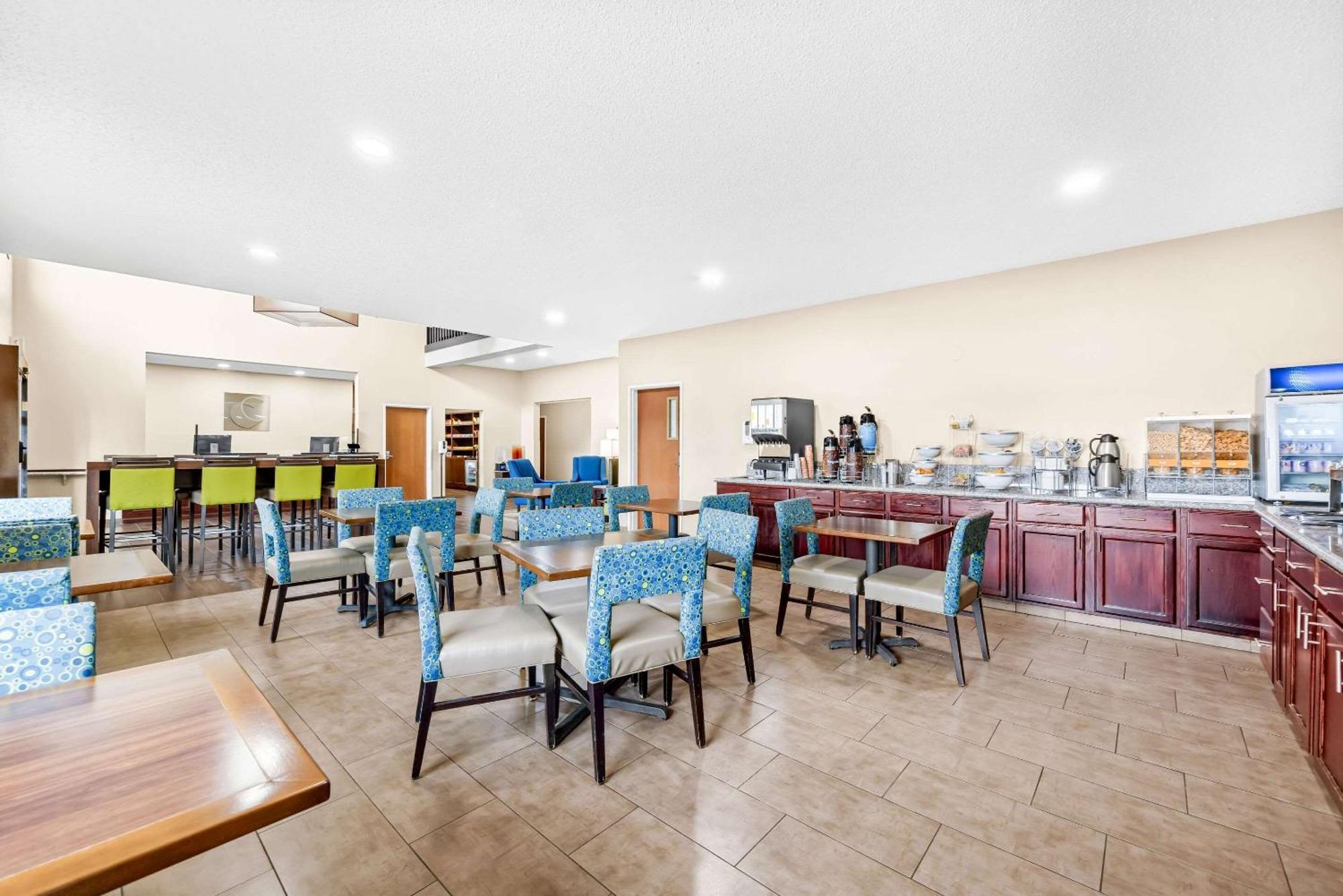 Comfort Inn & Suites プエブロ エクステリア 写真