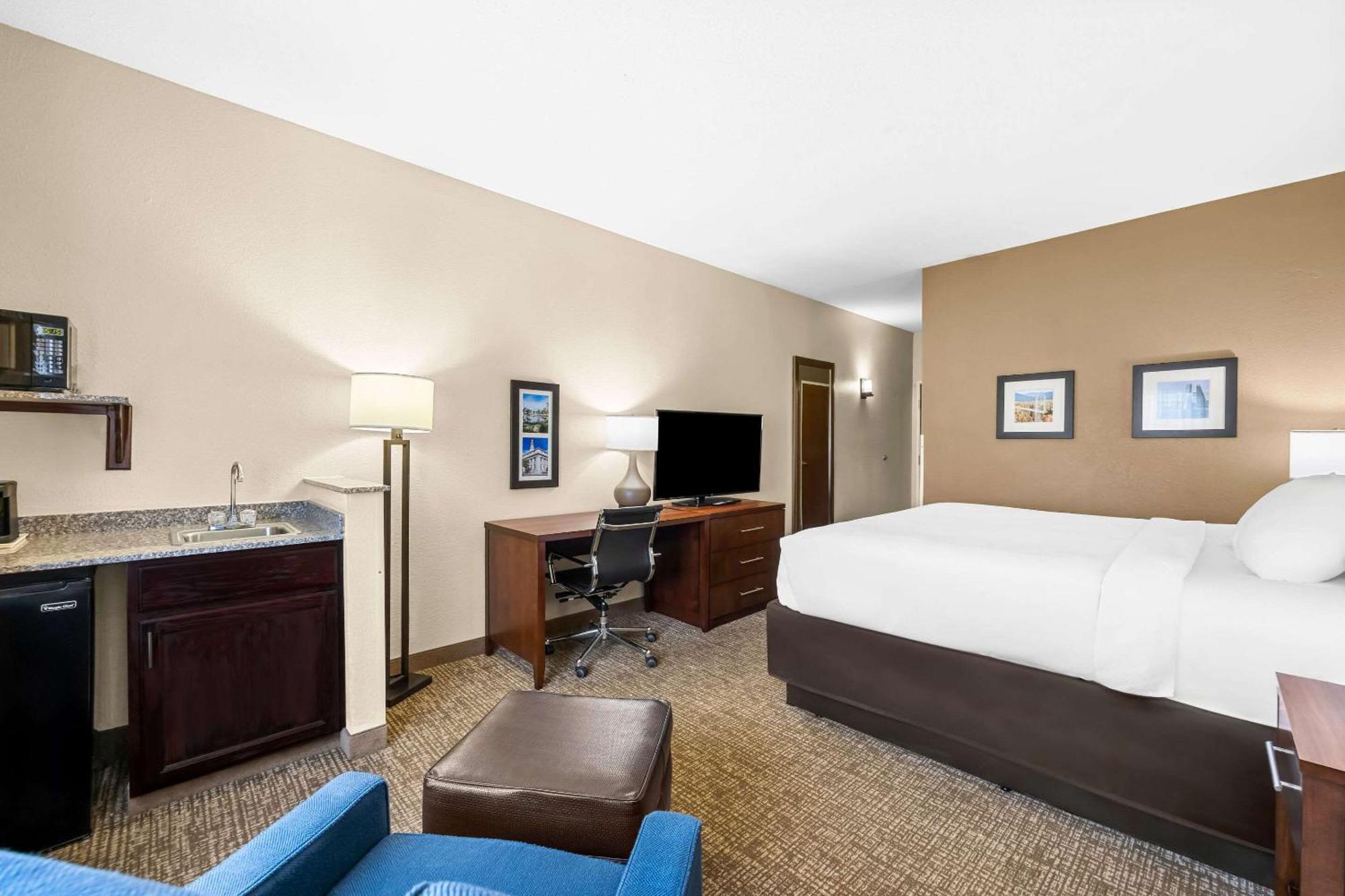 Comfort Inn & Suites プエブロ エクステリア 写真